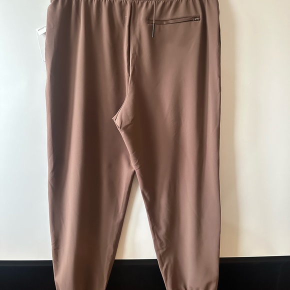 Athleta Metropolis Primatwill Jogger Lifestyle Travel Pant #530639 NWT! 12 - Picture 10 of 10